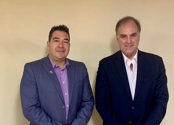El Salvadors CNAD-president Juan Carlos Reyes og Argentinas CNV-president Roberto Silva