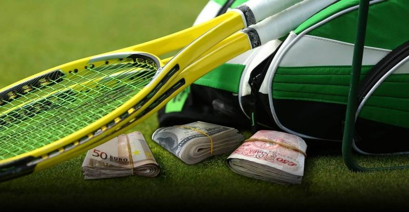 Best Tennis Betting Strategies Tennis rackets and cash bundles on grass, symbolizing the best tennis betting strategies and high-stakes match predictions